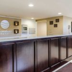 Comfort Inn & Suites Front Desk